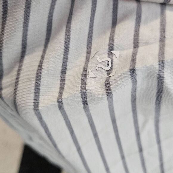 Lululemon Men XL 5 Year Basic Tee Gray White Striped Soft Crew Neck Short Sleeve - Picture 3 of 3